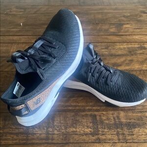 New Balance Nergize Sport V2 Cross Trainer Sneakers. Preowned. Woman’s size 10